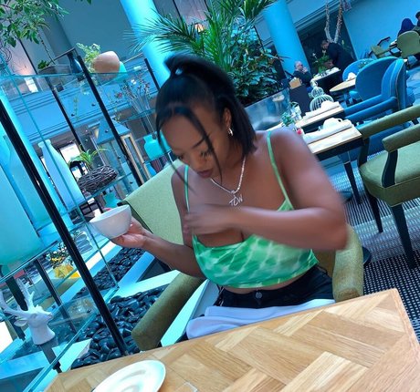 金髪の顔射オンリーファンズ HD 写真