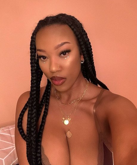 asmr 足 オンリーファンズ 無料 画像