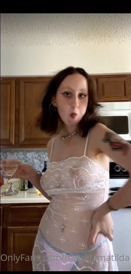 mole tilda 独占スター 写真