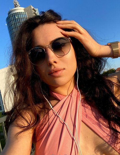 巨乳オナニーオンリーファンズ 可愛い 写真