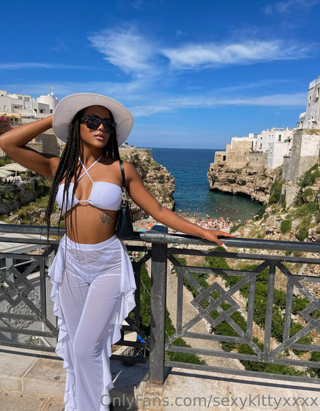 アナルを食べるオンリーファンズ セクシー 写真