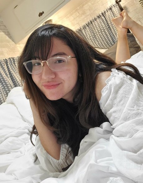 lextti ホット女優 写真