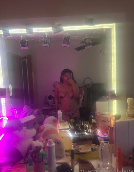 wholelottalaya ポルノ女優 画像