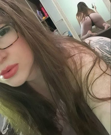 尖ったおっぱいオンリーファンズ 美しい裸 写真