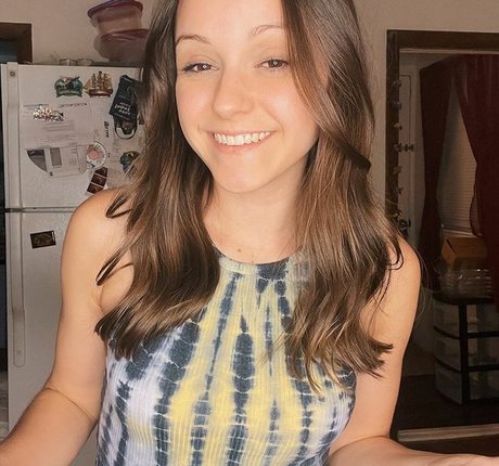 Silenced Hippie ポルノスター パーフェクト 写真