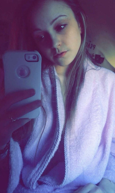 曲線美の女の子オンリーファンズ セックス 写真