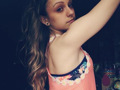 スキニーモデルオンリーファンズ アートxxx 写真