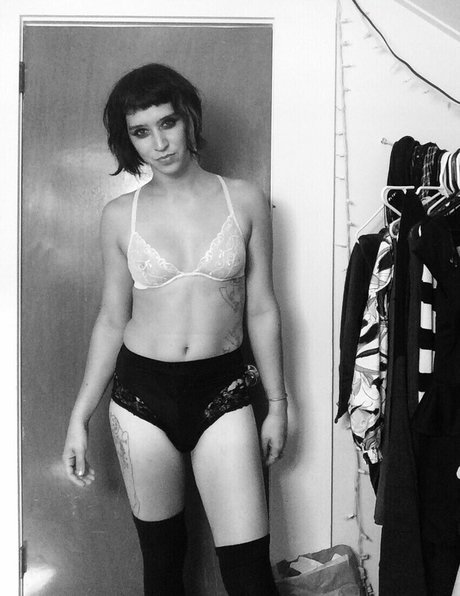 Adi Lockheart HDポルノスター 写真