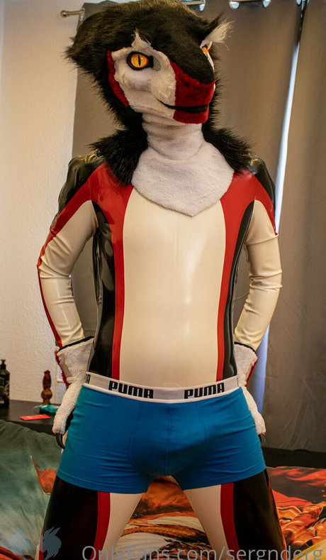 軍事オンリーファンズ ホット 画像