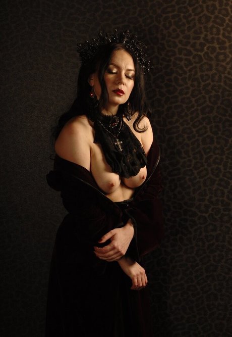 Renata Fleur ヌードモデル 写真