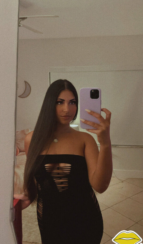 バン・オンリーファンズ ヌード ギャラリー