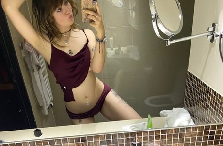 バニープリンセスオンリーファンズ セクシーヌード 写真