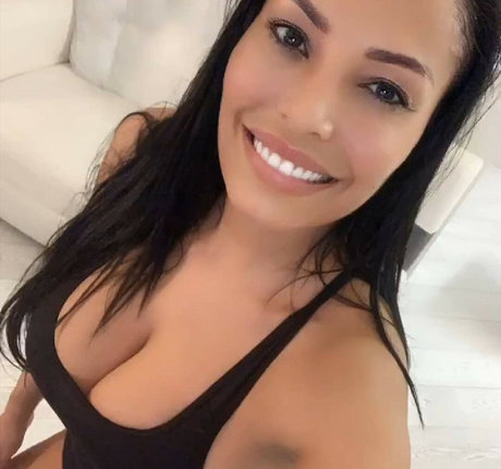 ティックトックスター オンリーファンズ アートポルノ ギャラリー