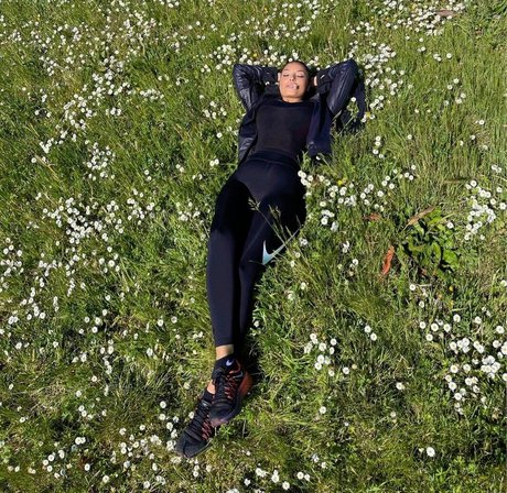 黒檀の指入れオンリーファンズ 無料セックス 写真