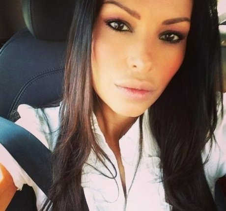 尖ったおっぱいオンリーファンズ アート裸 ギャラリー