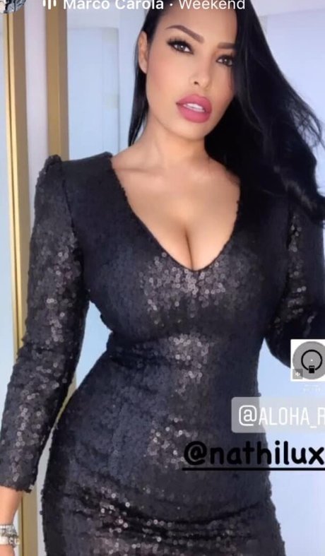 曲線美のxxx オンリーファンズ ポルノグラフィック 画像