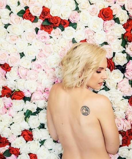 Emma Fyffe ポルノスター ヌード 写真