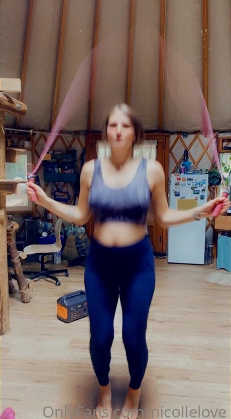 Holistic Nicole アート女優 写真