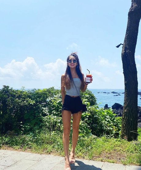 Jinnnyk エロティック女優 写真