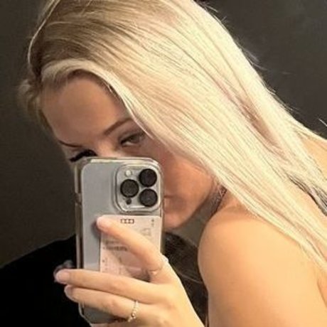 Izzymiddleton 素敵なモデル 写真