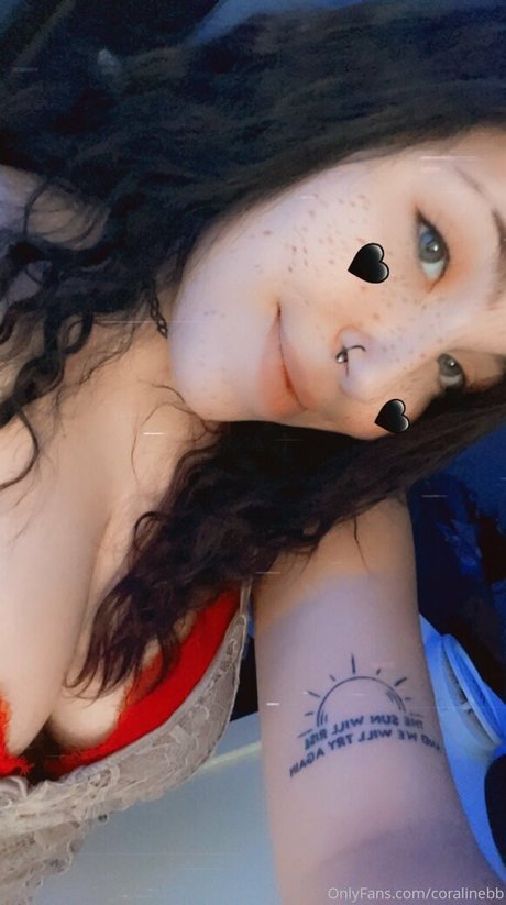 coralinebb ポルノモデル 画像