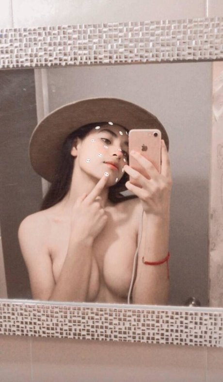 Cmp Perla エロティック女優 写真