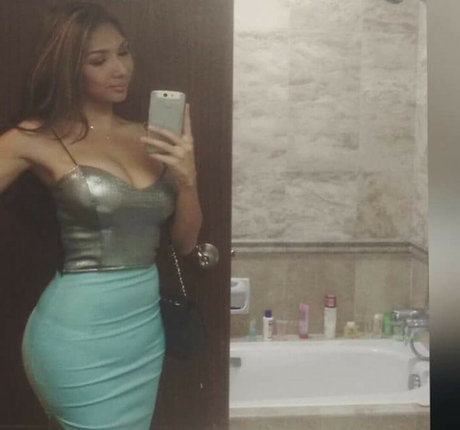 Brigite Salvatore スター 裸 画像