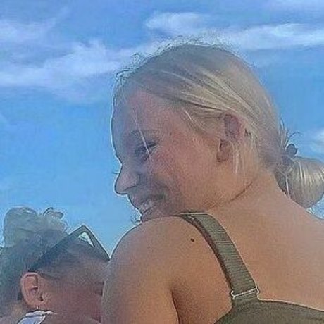 巨尻オンリーファン セクシー裸 写真