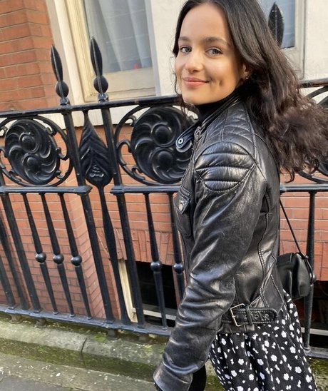 Ruxandra Porojnicu ヌードモデル 画像