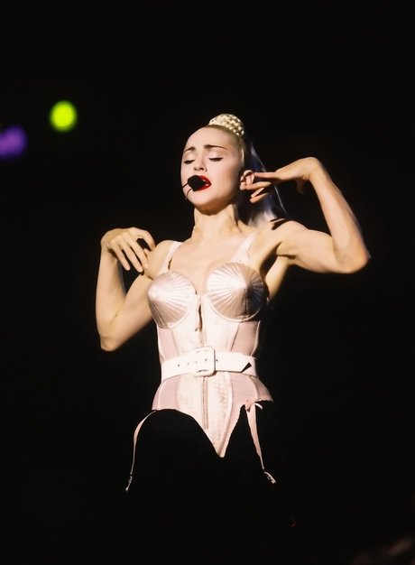 Madonna ポルノスター エロティック 画像