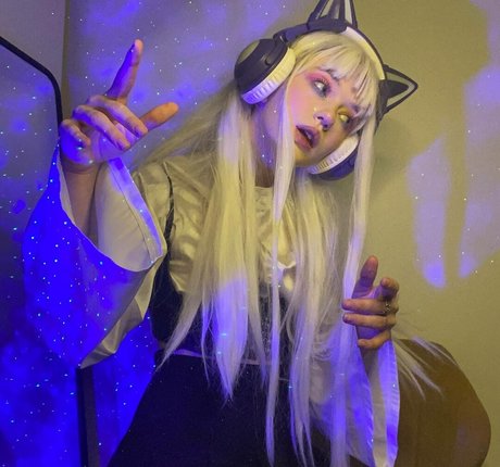 曲線美のブロンドオンリーファンズ ホットポルノ ギャラリー