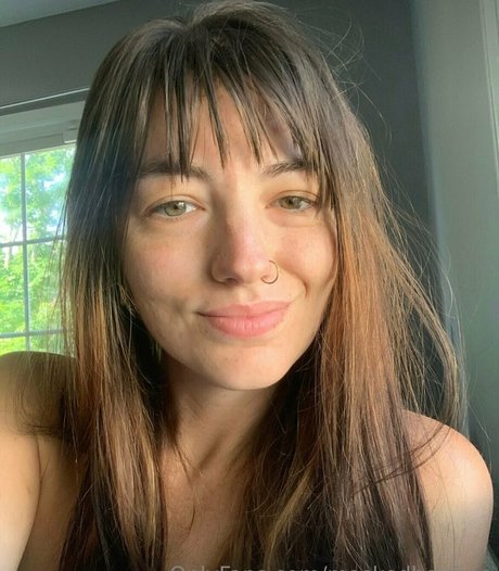 ランジェリーヌードオンリーファンズ 無料エロ 画像