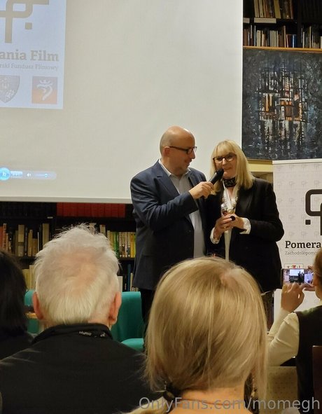 momegh 完璧なモデル 写真