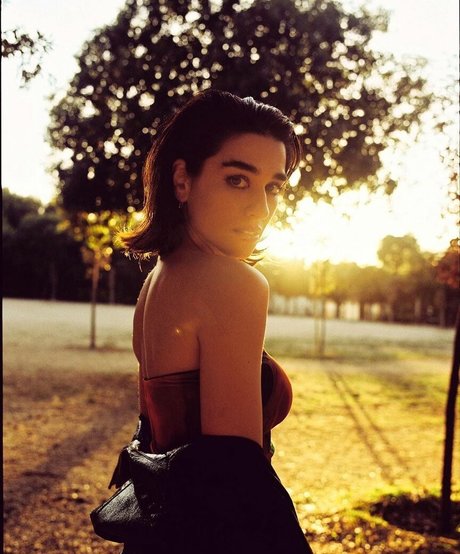 Simona Tabasco ヌードスター ギャラリー