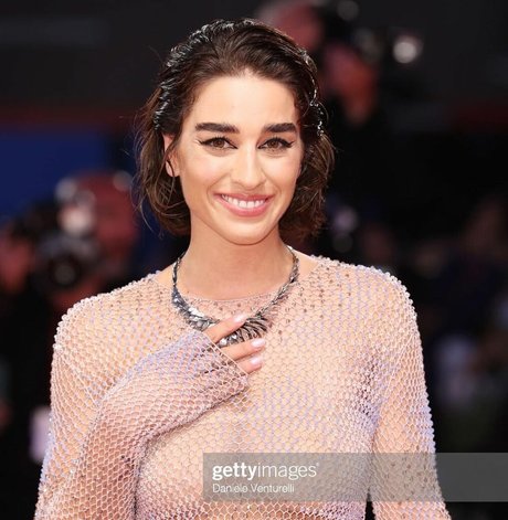 Simona Tabasco エロティックなモデル 写真