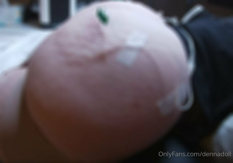 dennadoll 裸のモデル 画像