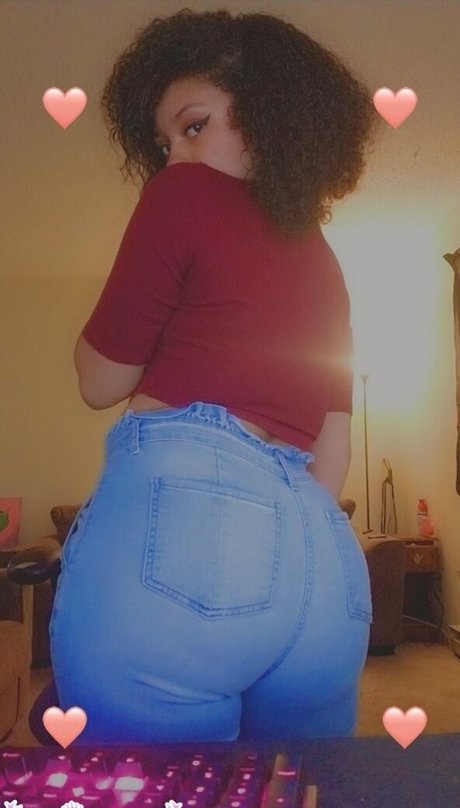 尖ったおっぱいオンリーファンズ えろた 写真