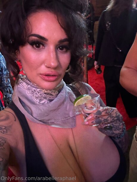 arabelleraphael ヌードモデル 写真