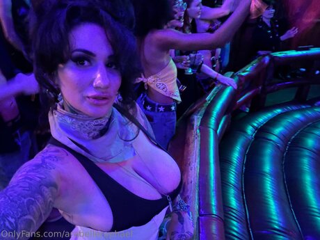 シャワー3P オンリーファンズ ホットセックス 画像