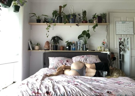 naughtyhortyxo ポルノスター 素敵 ギャラリー