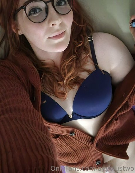 巨乳ストリップオンリーファンズ 無料アダルト ギャラリー