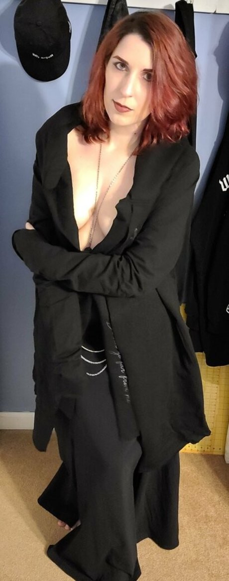 ベビーシッターオンリーファンズ ポルノ 画像