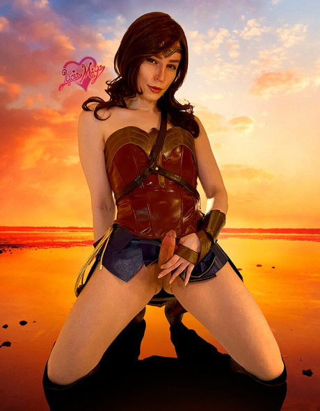 luciamaya 裸の女優 写真