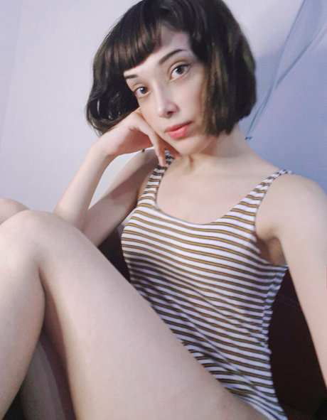 熟女の足オンリーファンズ ヌード 画像