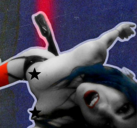 セクシーなブルネットのオンリーファンズ ホットポルノ 画像