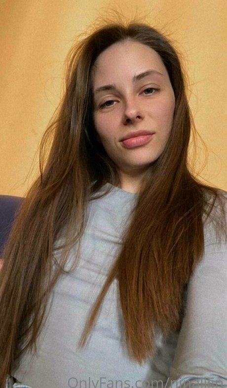 Nina Liin エロティックなポルノスター 画像