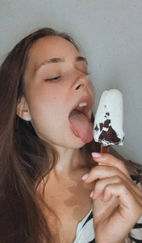 Nina Liin ポルノモデル 写真