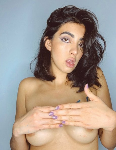 ブルネットのPOV オンリーファンズ 無料アダルト 写真