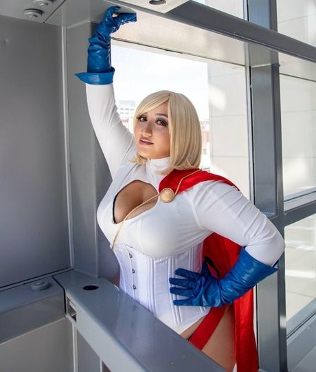 Nikki Geeks 裸のスター 写真