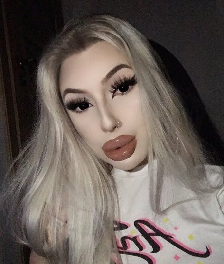 charlotteventura 最高の女優 画像